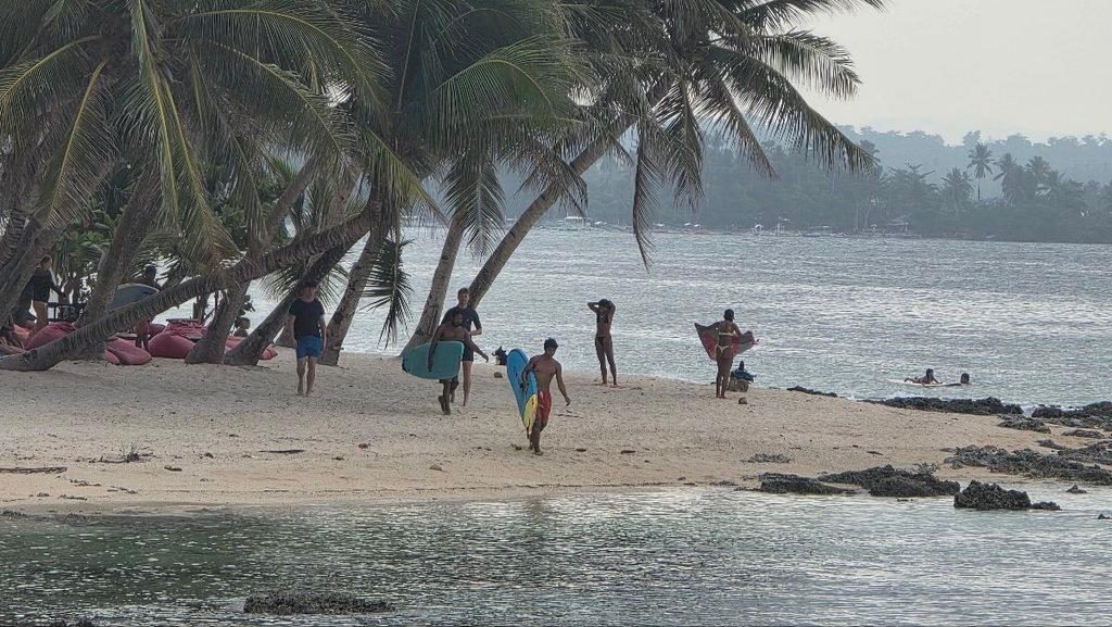 Cloud 9 Siargao beach